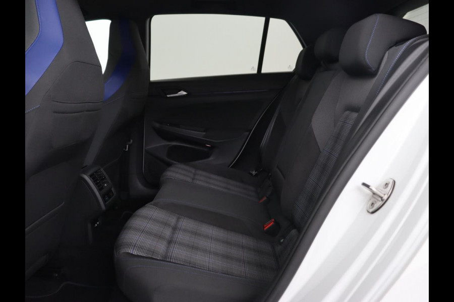 Volkswagen Golf 1.4 eHybrid GTE | Stoelverwarming | Adaptive cruise | Carplay | Navigatie | Parkeerhulp | Full LED | Sfeerverlichting | Climate control | PHEV | Plug In