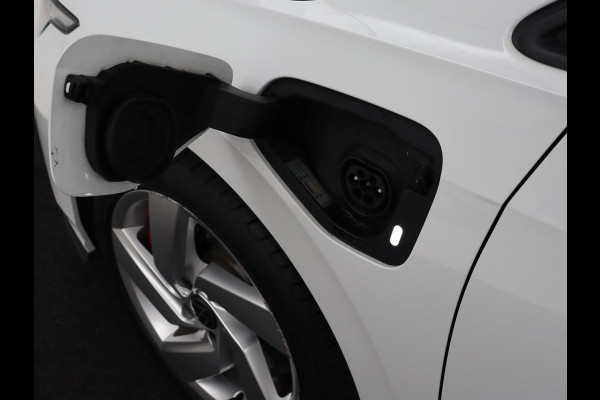 Volkswagen Golf 1.4 eHybrid GTE | Stoelverwarming | Adaptive cruise | Carplay | Navigatie | Parkeerhulp | Full LED | Sfeerverlichting | Climate control | PHEV | Plug In