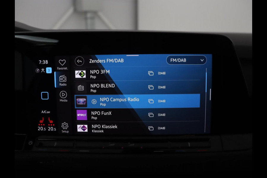 Volkswagen Golf 1.4 eHybrid GTE | Stoelverwarming | Adaptive cruise | Carplay | Navigatie | Parkeerhulp | Full LED | Sfeerverlichting | Climate control | PHEV | Plug In