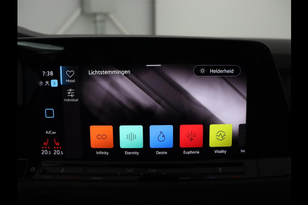 Volkswagen Golf 1.4 eHybrid GTE | Stoelverwarming | Adaptive cruise | Carplay | Navigatie | Parkeerhulp | Full LED | Sfeerverlichting | Climate control | PHEV | Plug In