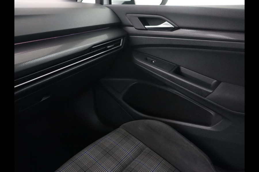 Volkswagen Golf 1.4 eHybrid GTE | Stoelverwarming | Adaptive cruise | Carplay | Navigatie | Parkeerhulp | Full LED | Sfeerverlichting | Climate control | PHEV | Plug In