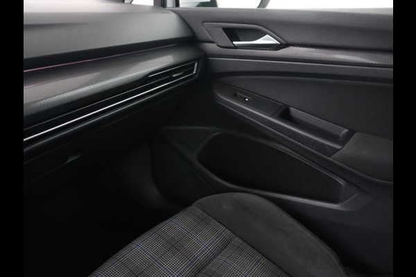 Volkswagen Golf 1.4 eHybrid GTE | Stoelverwarming | Adaptive cruise | Carplay | Navigatie | Parkeerhulp | Full LED | Sfeerverlichting | Climate control | PHEV | Plug In
