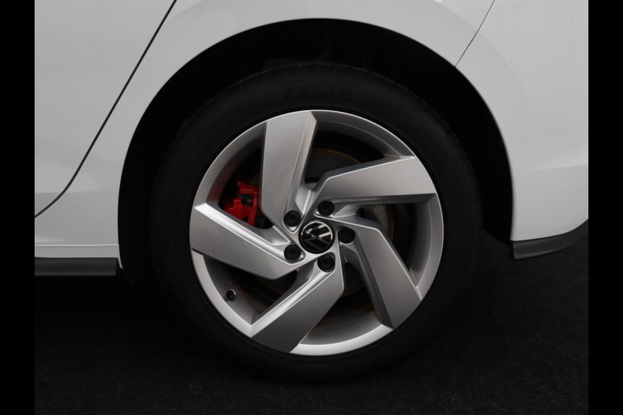 Volkswagen Golf 1.4 eHybrid GTE | Stoelverwarming | Adaptive cruise | Carplay | Navigatie | Parkeerhulp | Full LED | Sfeerverlichting | Climate control | PHEV | Plug In