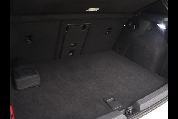 Volkswagen Golf 1.4 eHybrid GTE | Stoelverwarming | Adaptive cruise | Carplay | Navigatie | Parkeerhulp | Full LED | Sfeerverlichting | Climate control | PHEV | Plug In