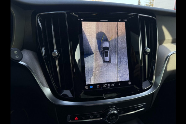 Volvo V60 B4 211pkplus darkPanoramatrekhaakleerharman kardonThunder Grey Bovag garantie 360 camera