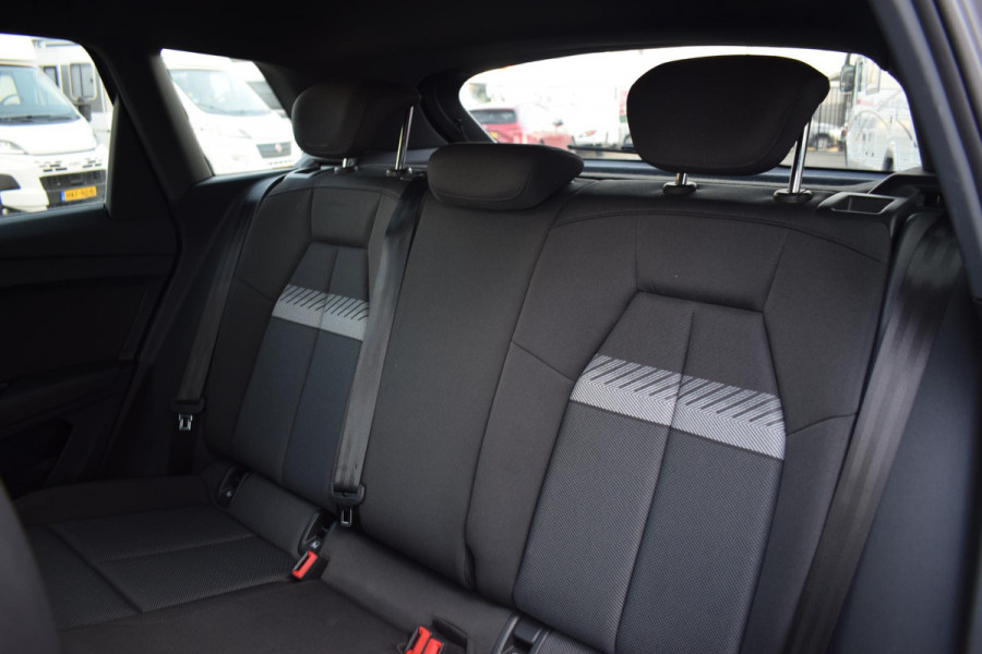 Audi Q4 e-tron 35 Launch edition Advanced 55 kWh | Matrix | Stoelverw. | 21" LM | CarPlay