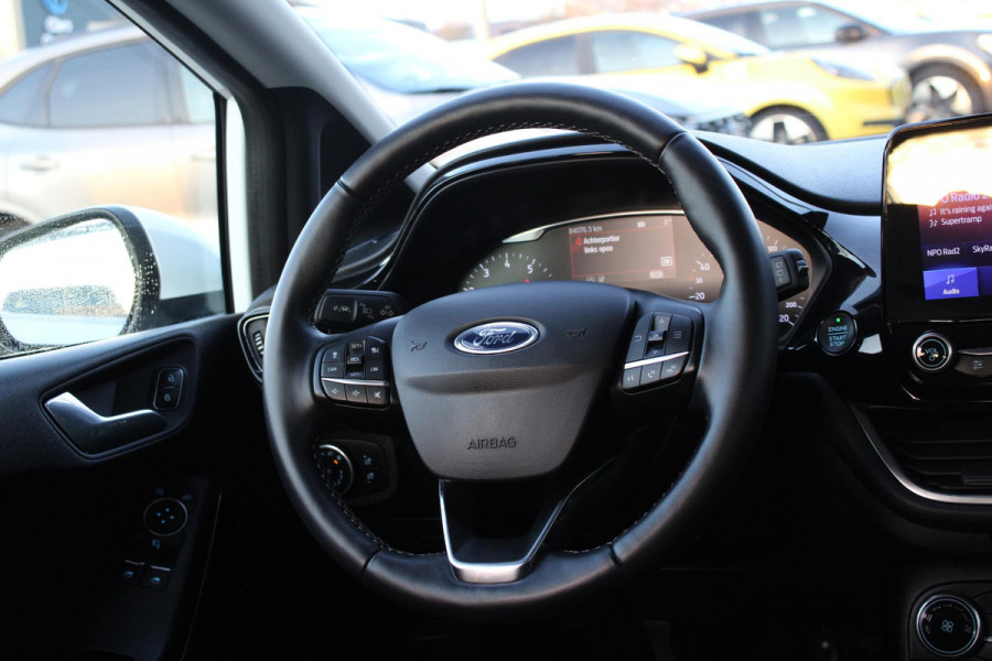 Ford Fiesta 1.0 EcoBoost Titanium | B&O Audio | Parkeersensoren | Stoelverwarming + Stuurverwarming | Camera | LED |