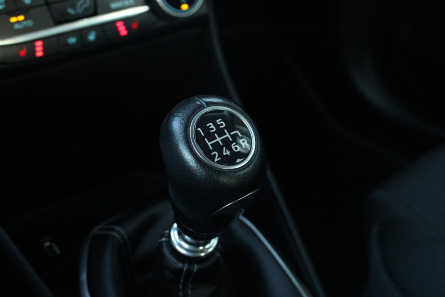 Ford Fiesta 1.0 EcoBoost Titanium | B&O Audio | Parkeersensoren | Stoelverwarming + Stuurverwarming | Camera | LED |