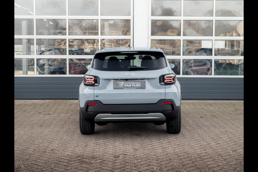 Jeep Avenger Summit 54 kWh | Infotainment&Convenience Pack & Warmtepomp | Winter Pack | Storm Grey