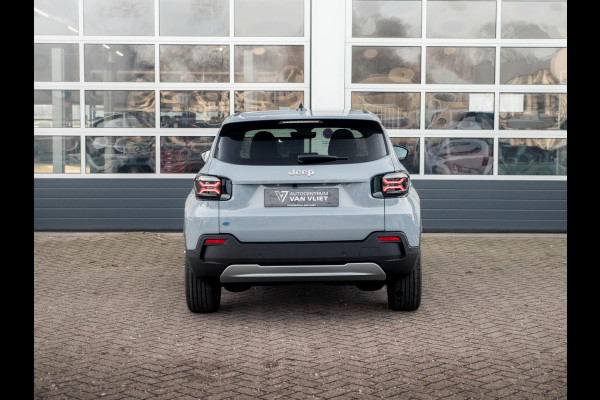 Jeep Avenger Summit 54 kWh | Infotainment&Convenience Pack & Warmtepomp | Winter Pack | Storm Grey