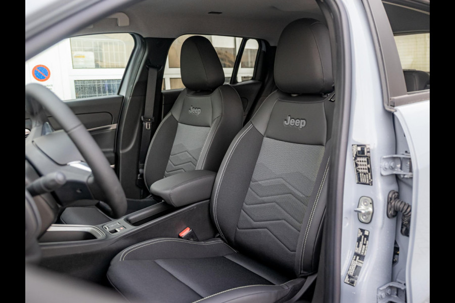 Jeep Avenger Summit 54 kWh | Infotainment&Convenience Pack & Warmtepomp | Winter Pack | Storm Grey