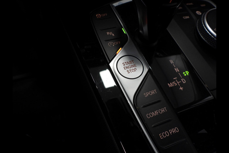 BMW 1-serie 118i Aut. Intro Sport Line VOL LEER/NAVI/CAMERA/LED/18"LMV!