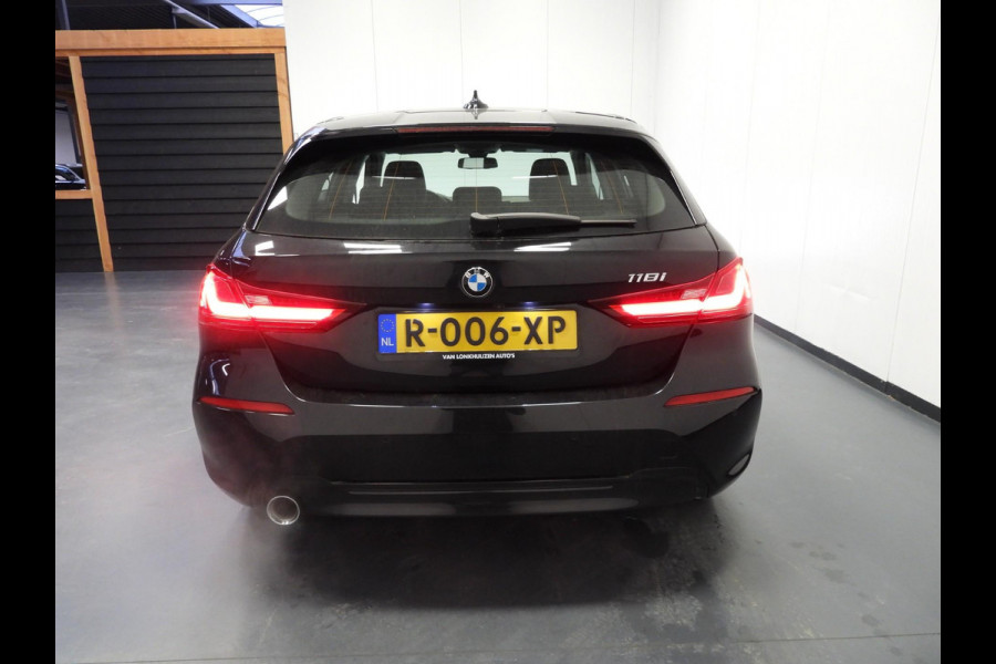 BMW 1-serie 118i Aut. Intro Sport Line VOL LEER/NAVI/CAMERA/LED/18"LMV!