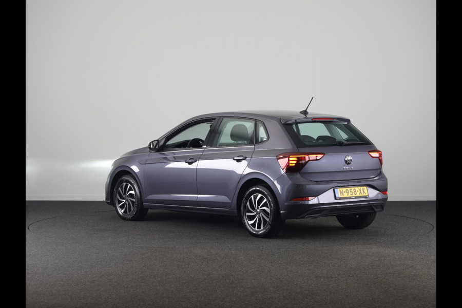 Volkswagen Polo 1.0 TSI Life 95 pk | Navigatie via App | Parkeersensoren | Adaptieve cruise control | LED koplampen | Apple Carplay/Android Auto |