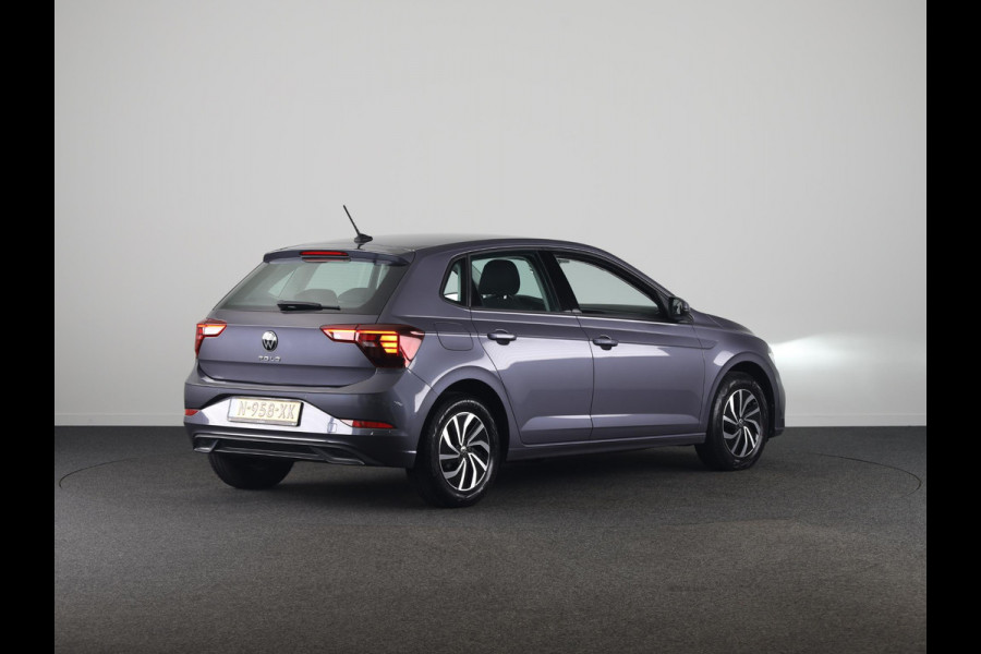 Volkswagen Polo 1.0 TSI Life 95 pk | Navigatie via App | Parkeersensoren | Adaptieve cruise control | LED koplampen | Apple Carplay/Android Auto |
