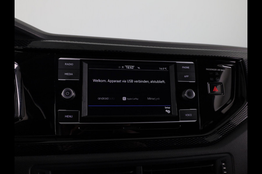 Volkswagen Polo 1.0 TSI Life 95 pk | Navigatie via App | Parkeersensoren | Adaptieve cruise control | LED koplampen | Apple Carplay/Android Auto |
