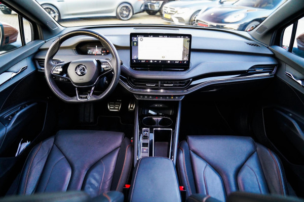 Škoda ENYAQ iV 80 Founders Edition Black | Massage | Stuurwielverwarming | 360 Camera | Achterbank Verwarming