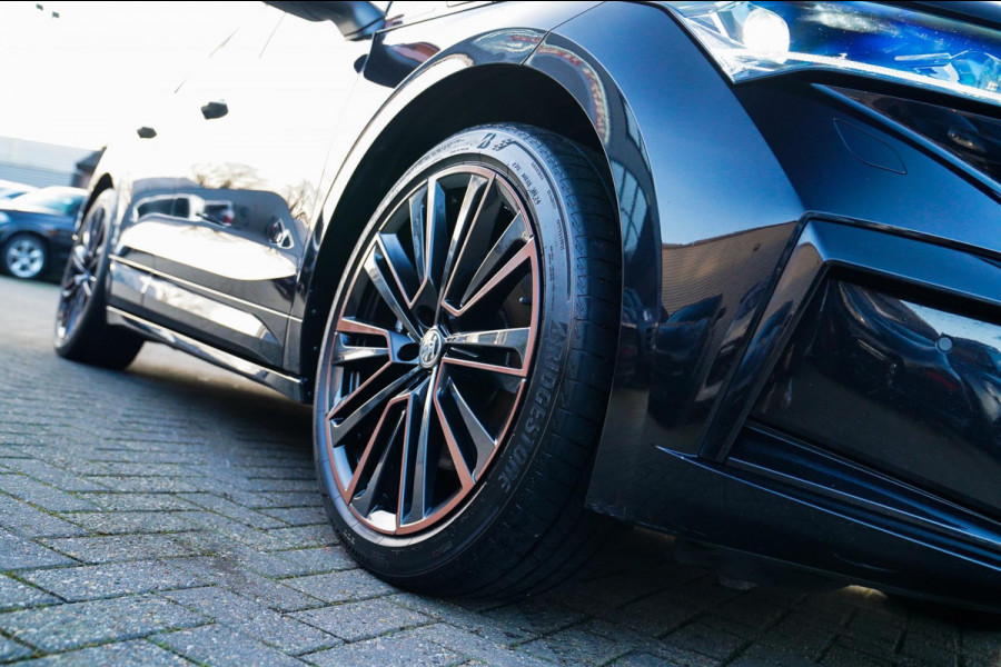 Škoda ENYAQ iV 80 Founders Edition Black | Massage | Stuurwielverwarming | 360 Camera | Achterbank Verwarming