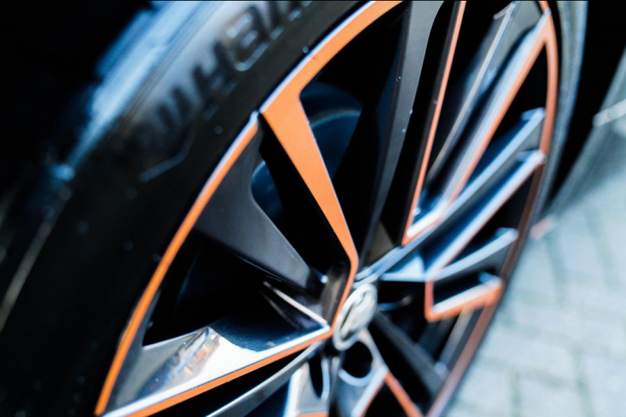 Škoda ENYAQ iV 80 Founders Edition Black | Massage | Stuurwielverwarming | 360 Camera | Achterbank Verwarming