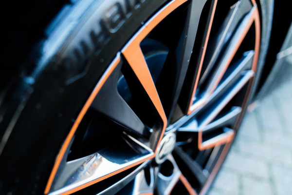 Škoda ENYAQ iV 80 Founders Edition Black | Massage | Stuurwielverwarming | 360 Camera | Achterbank Verwarming