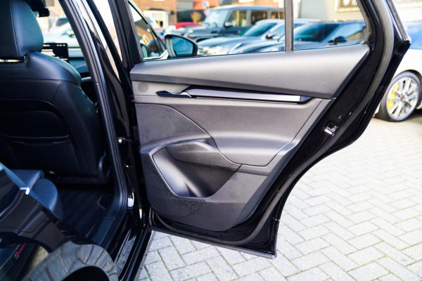Škoda ENYAQ iV 80 Founders Edition Black | Massage | Stuurwielverwarming | 360 Camera | Achterbank Verwarming
