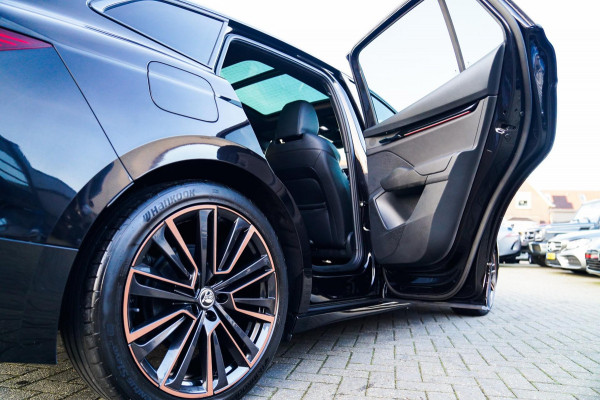 Škoda ENYAQ iV 80 Founders Edition Black | Massage | Stuurwielverwarming | 360 Camera | Achterbank Verwarming