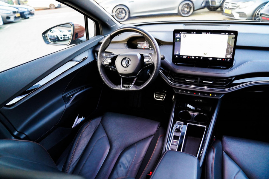 Škoda ENYAQ iV 80 Founders Edition Black | Massage | Stuurwielverwarming | 360 Camera | Achterbank Verwarming