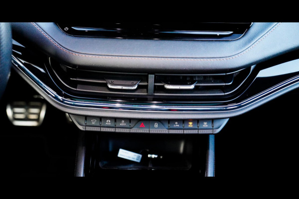 Škoda ENYAQ iV 80 Founders Edition Black | Massage | Stuurwielverwarming | 360 Camera | Achterbank Verwarming