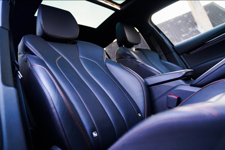 Škoda ENYAQ iV 80 Founders Edition Black | Massage | Stuurwielverwarming | 360 Camera | Achterbank Verwarming