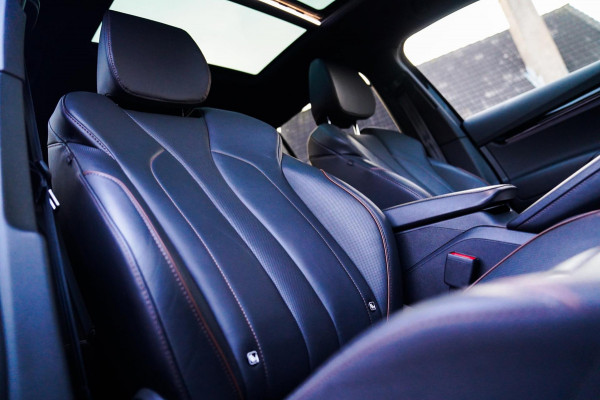 Škoda ENYAQ iV 80 Founders Edition Black | Massage | Stuurwielverwarming | 360 Camera | Achterbank Verwarming