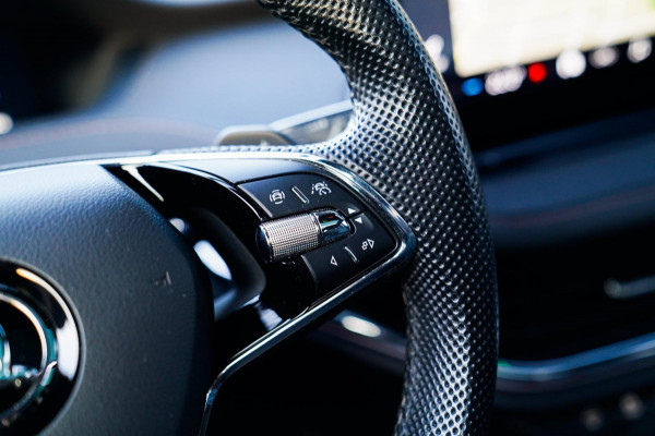 Škoda ENYAQ iV 80 Founders Edition Black | Massage | Stuurwielverwarming | 360 Camera | Achterbank Verwarming