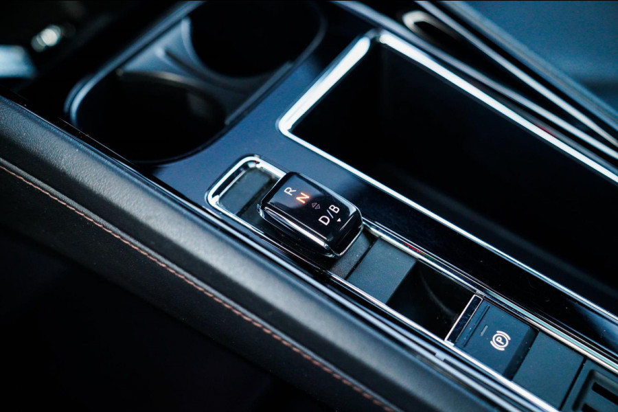 Škoda ENYAQ iV 80 Founders Edition Black | Massage | Stuurwielverwarming | 360 Camera | Achterbank Verwarming