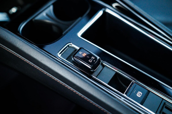 Škoda ENYAQ iV 80 Founders Edition Black | Massage | Stuurwielverwarming | 360 Camera | Achterbank Verwarming