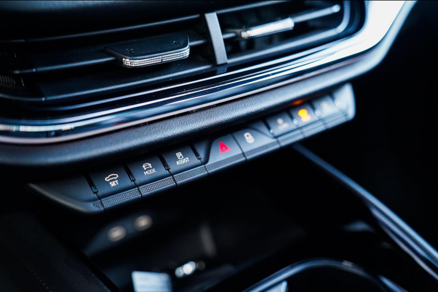 Škoda ENYAQ iV 80 Founders Edition Black | Massage | Stuurwielverwarming | 360 Camera | Achterbank Verwarming