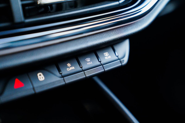 Škoda ENYAQ iV 80 Founders Edition Black | Massage | Stuurwielverwarming | 360 Camera | Achterbank Verwarming