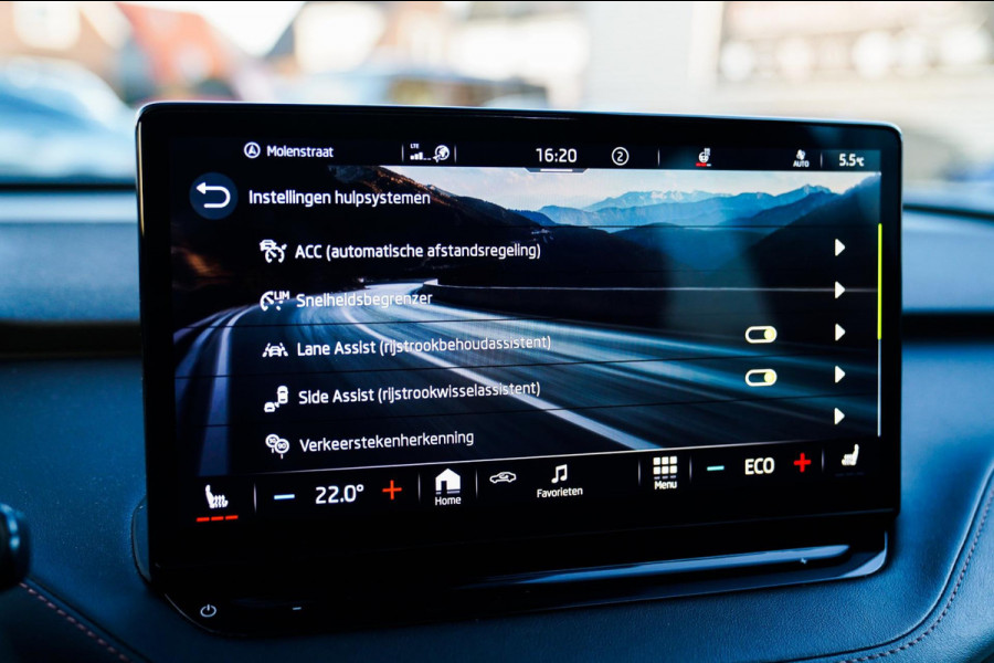 Škoda ENYAQ iV 80 Founders Edition Black | Massage | Stuurwielverwarming | 360 Camera | Achterbank Verwarming