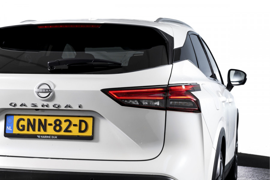 Nissan QASHQAI 1.3 MHEV Xtronic Tekna Plus - Automaat | Pano | Bose | Trekhaak | Dig. Cockpit | Adapt. Cruise | Winterpakket | Memory | 360 Camera | NAV + App. Connect | ECC | LM 20" |