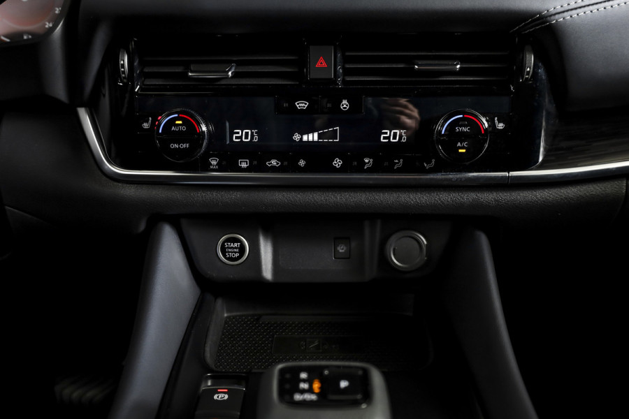 Nissan QASHQAI 1.3 MHEV Xtronic Tekna Plus - Automaat | Pano | Bose | Trekhaak | Dig. Cockpit | Adapt. Cruise | Winterpakket | Memory | 360 Camera | NAV + App. Connect | ECC | LM 20" |