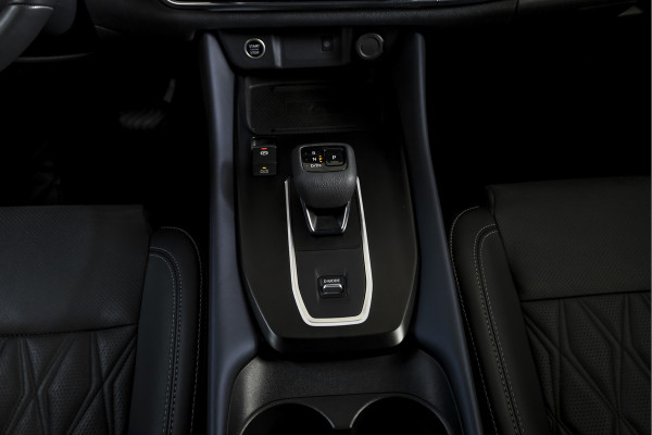 Nissan QASHQAI 1.3 MHEV Xtronic Tekna Plus - Automaat | Pano | Bose | Trekhaak | Dig. Cockpit | Adapt. Cruise | Winterpakket | Memory | 360 Camera | NAV + App. Connect | ECC | LM 20" |