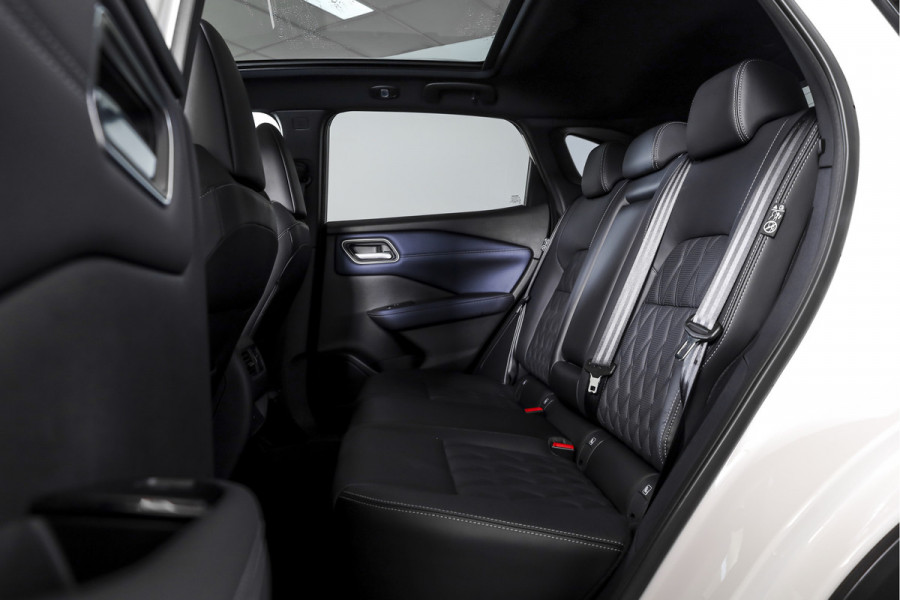 Nissan QASHQAI 1.3 MHEV Xtronic Tekna Plus - Automaat | Pano | Bose | Trekhaak | Dig. Cockpit | Adapt. Cruise | Winterpakket | Memory | 360 Camera | NAV + App. Connect | ECC | LM 20" |