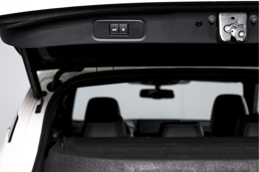 Nissan QASHQAI 1.3 MHEV Xtronic Tekna Plus - Automaat | Pano | Bose | Trekhaak | Dig. Cockpit | Adapt. Cruise | Winterpakket | Memory | 360 Camera | NAV + App. Connect | ECC | LM 20" |