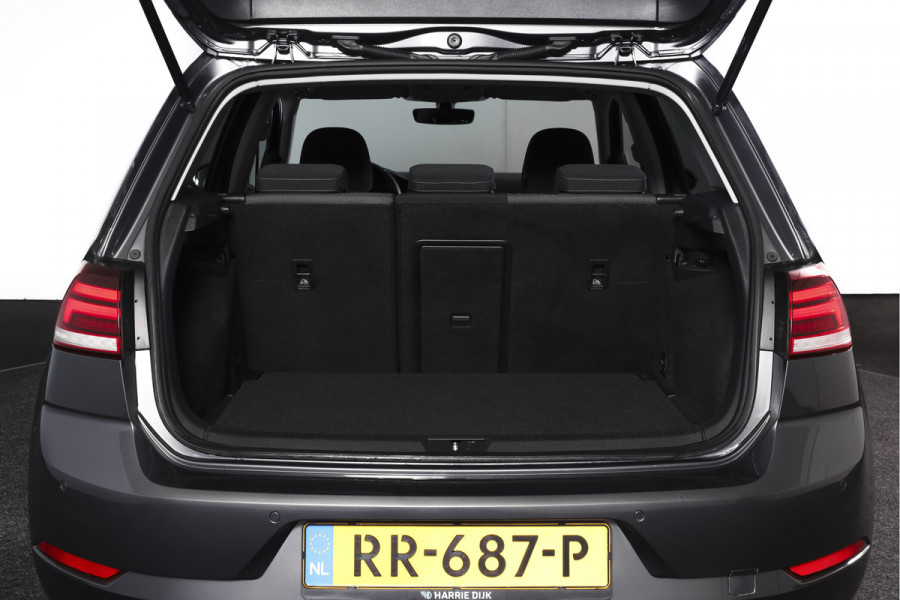 Volkswagen Golf 1.5 TSI 130 PK Comfortline Business | Adapt. Cruise | Stoelverw. | PDC | NAV + App. Connect | ECC | Trekhaak | DAB | LM 17" |