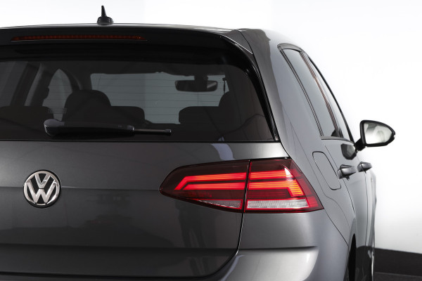 Volkswagen Golf 1.5 TSI 130 PK Comfortline Business | Adapt. Cruise | Stoelverw. | PDC | NAV + App. Connect | ECC | Trekhaak | DAB | LM 17" |