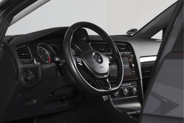 Volkswagen Golf 1.5 TSI 130 PK Comfortline Business | Adapt. Cruise | Stoelverw. | PDC | NAV + App. Connect | ECC | Trekhaak | DAB | LM 17" |