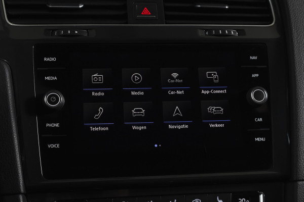 Volkswagen Golf 1.5 TSI 130 PK Comfortline Business | Adapt. Cruise | Stoelverw. | PDC | NAV + App. Connect | ECC | Trekhaak | DAB | LM 17" |