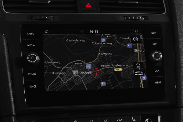 Volkswagen Golf 1.5 TSI 130 PK Comfortline Business | Adapt. Cruise | Stoelverw. | PDC | NAV + App. Connect | ECC | Trekhaak | DAB | LM 17" |