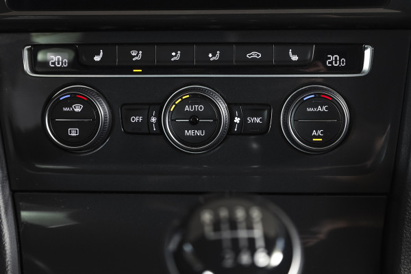 Volkswagen Golf 1.5 TSI 130 PK Comfortline Business | Adapt. Cruise | Stoelverw. | PDC | NAV + App. Connect | ECC | Trekhaak | DAB | LM 17" |