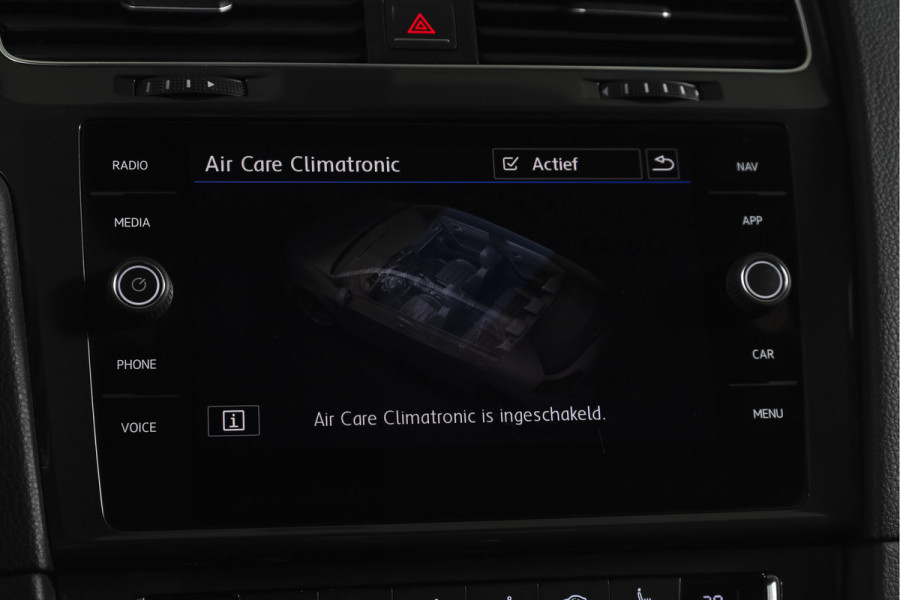 Volkswagen Golf 1.5 TSI 130 PK Comfortline Business | Adapt. Cruise | Stoelverw. | PDC | NAV + App. Connect | ECC | Trekhaak | DAB | LM 17" |