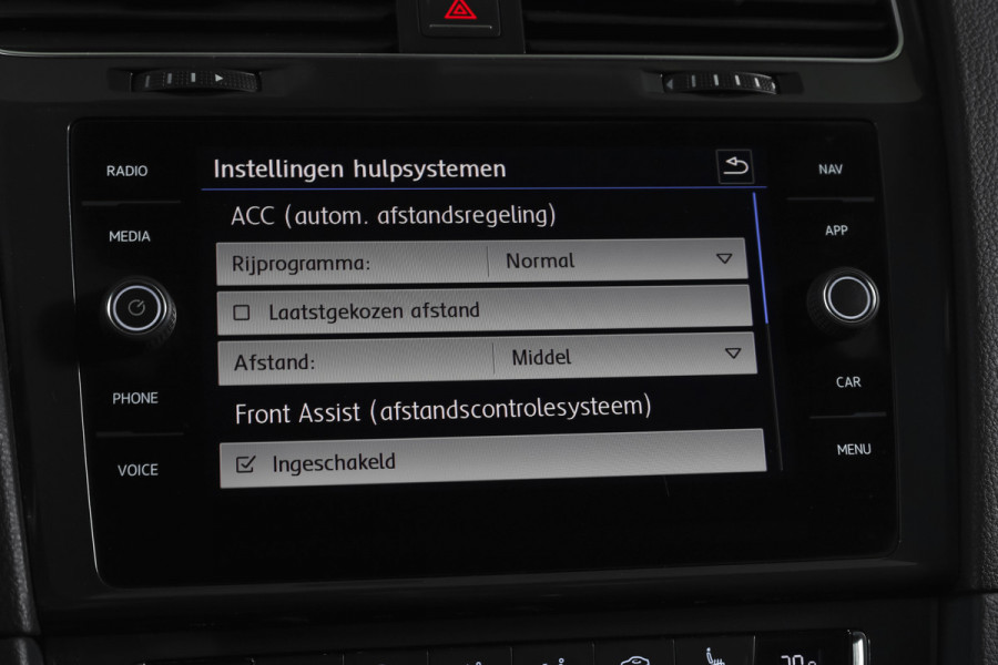 Volkswagen Golf 1.5 TSI 130 PK Comfortline Business | Adapt. Cruise | Stoelverw. | PDC | NAV + App. Connect | ECC | Trekhaak | DAB | LM 17" |