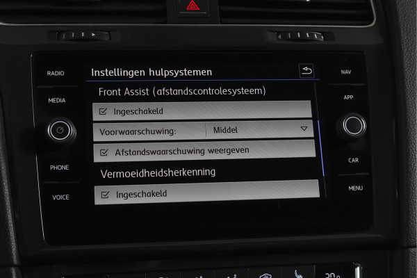 Volkswagen Golf 1.5 TSI 130 PK Comfortline Business | Adapt. Cruise | Stoelverw. | PDC | NAV + App. Connect | ECC | Trekhaak | DAB | LM 17" |